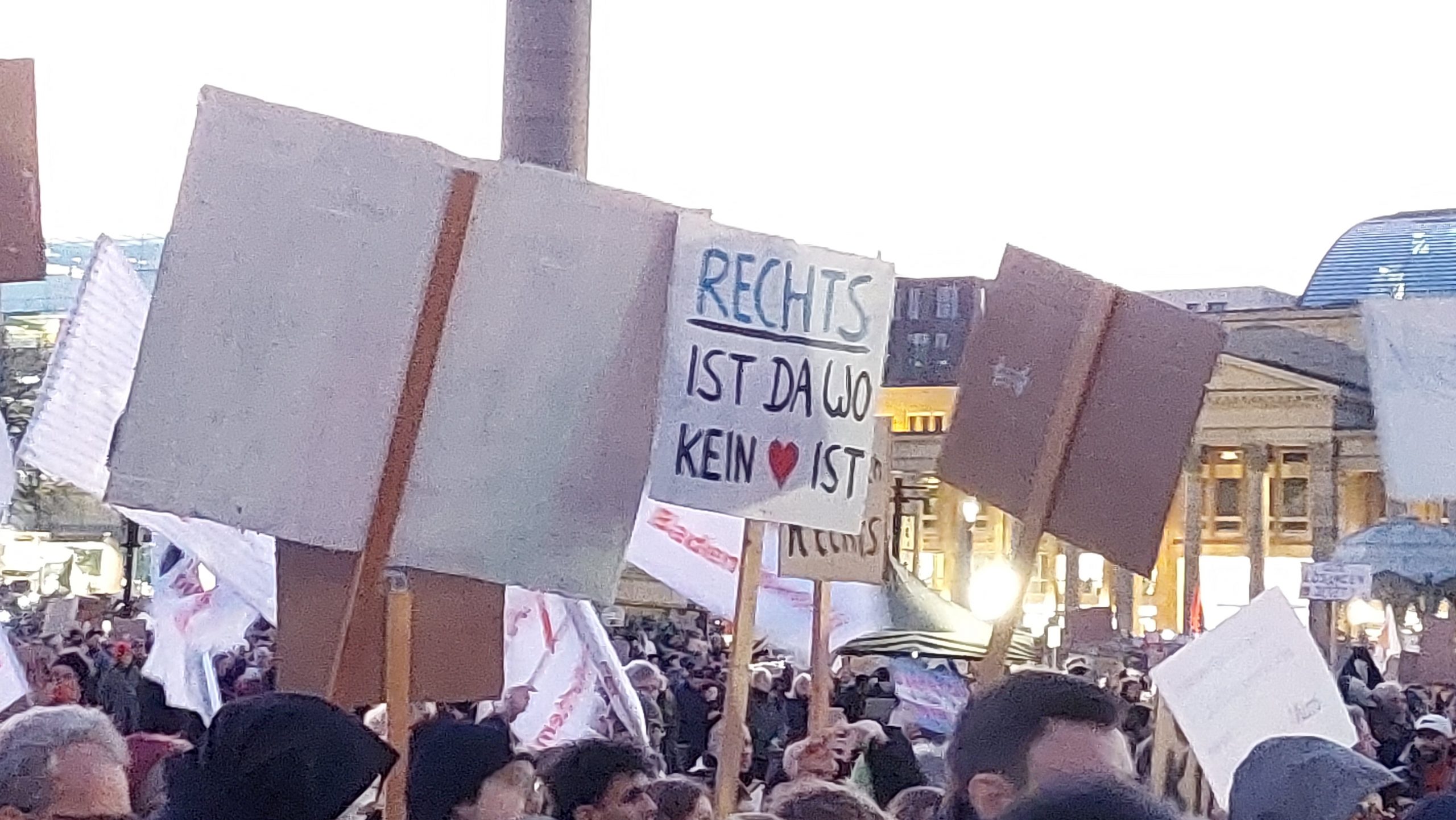 Union verunglimpft OMAS GEGEN RECHTS