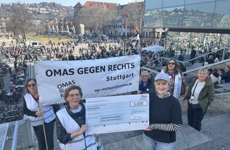 OMAS GEGEN RECHTS Stuttgart spenden 1.000 Euro an Frauenhaus