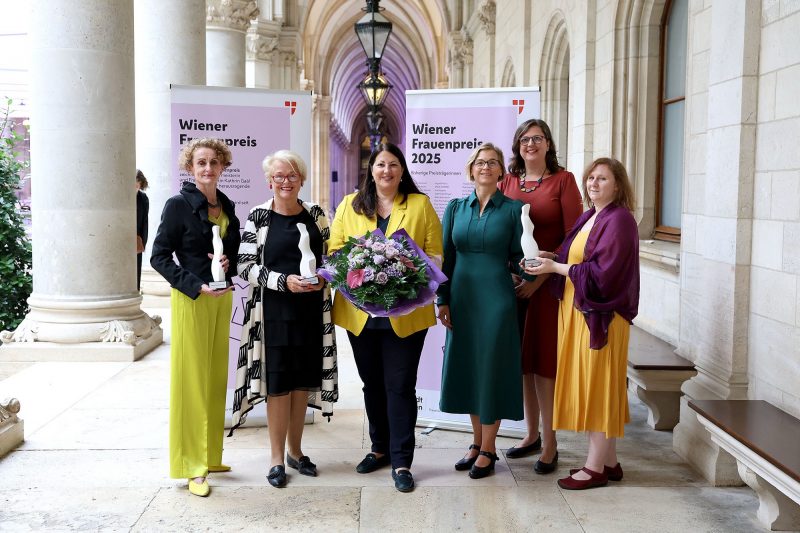 Christina Mayrhuber, Monika Salzer, Stadträtin Kathrin Gaal, Heidemarie Egger, Julia Moser und Eva Maria Fink (v.l.n.r.)