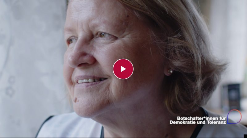 Botschafterinnen für Demokratie und Toleranz: Omas gegen Rechts