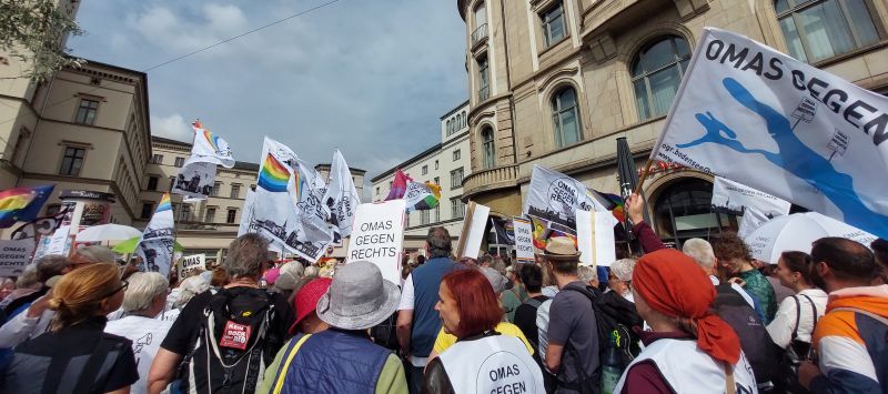 Zusammenstehen für die Demokratie – 50 000 protestieren in Erfurt