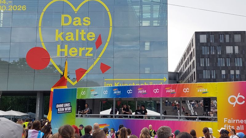 CSD in Stuttgart: Hunderttausende feiern und demonstrieren für Vielfalt